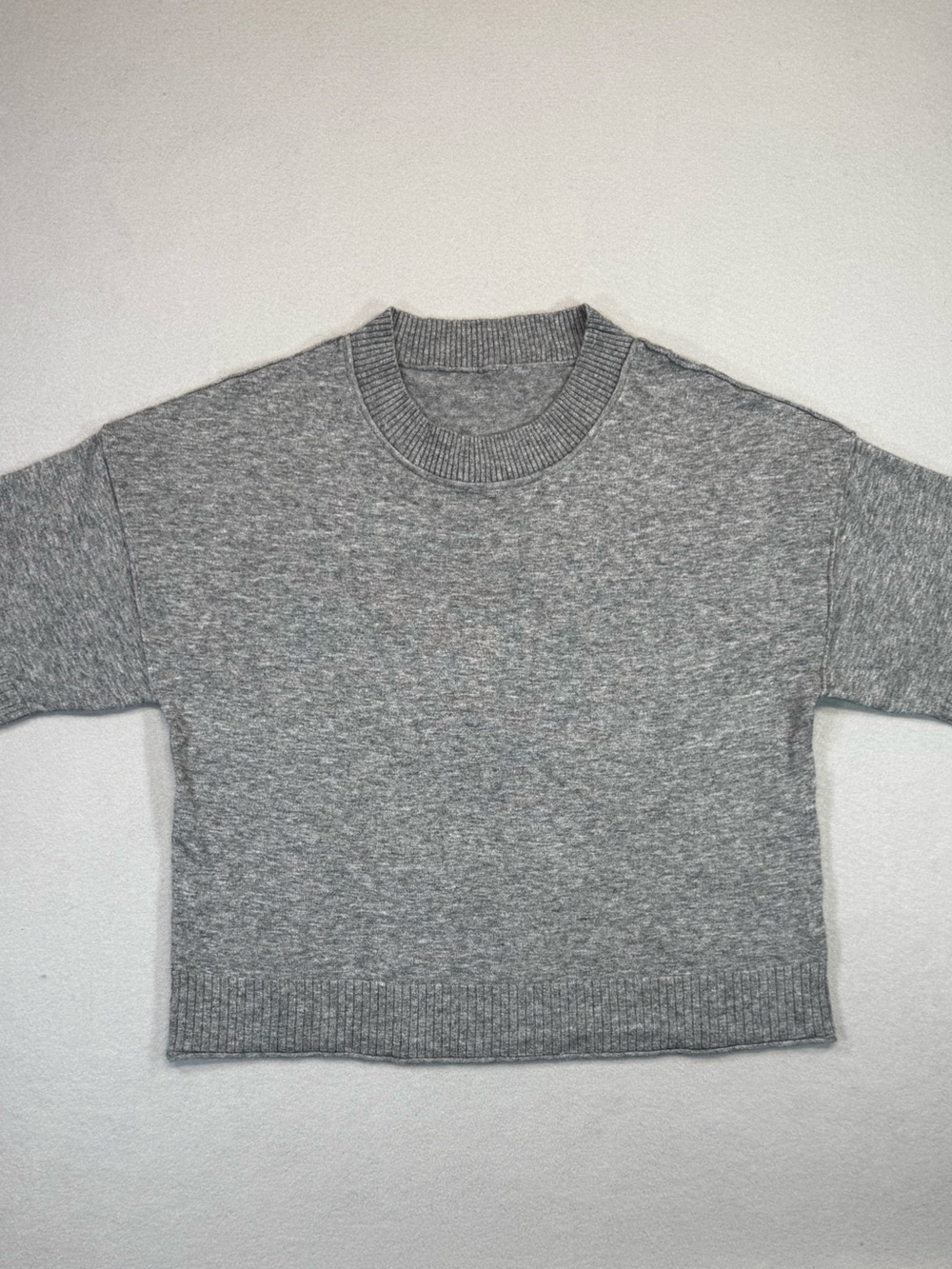 Women’s Gray Crewneck Cropped Short Sleeve Lightweight Sweater